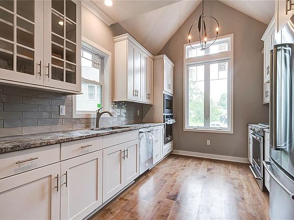3rd image of 3337 Hickory Knoll Ln