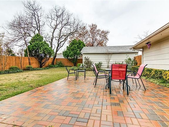 3rd image of 1902 Meadowview Dr