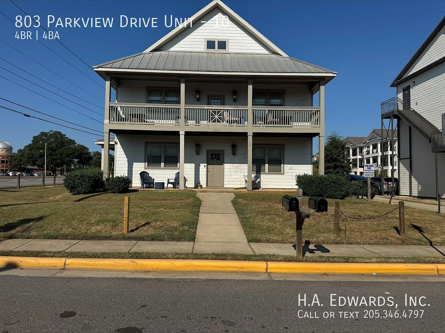 803 Parkview Dr — Photo 1