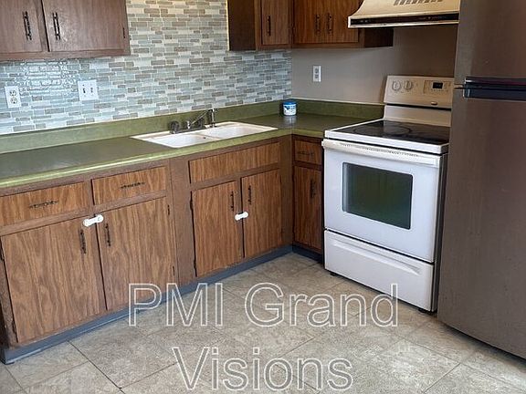 3rd image of 1630 University Dr