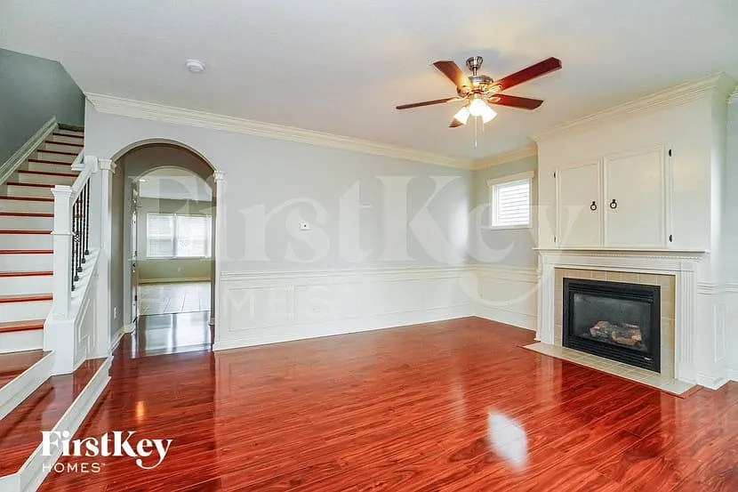 3 bed, 3.0 bath, 1909 sqft, $3,000 — Photo 3