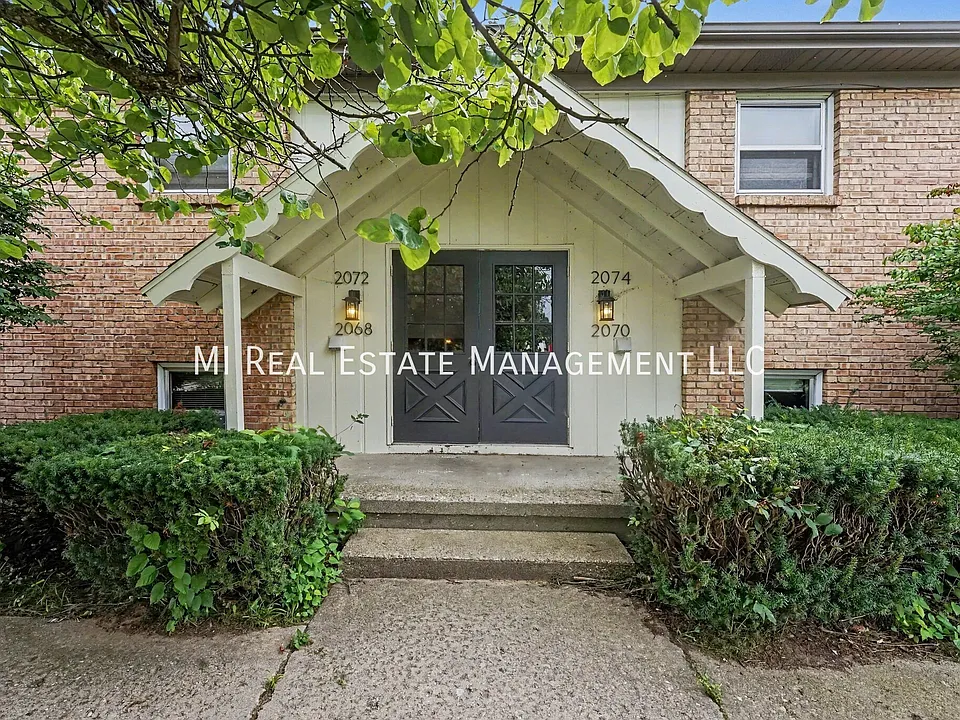 2068 Andrew St SE