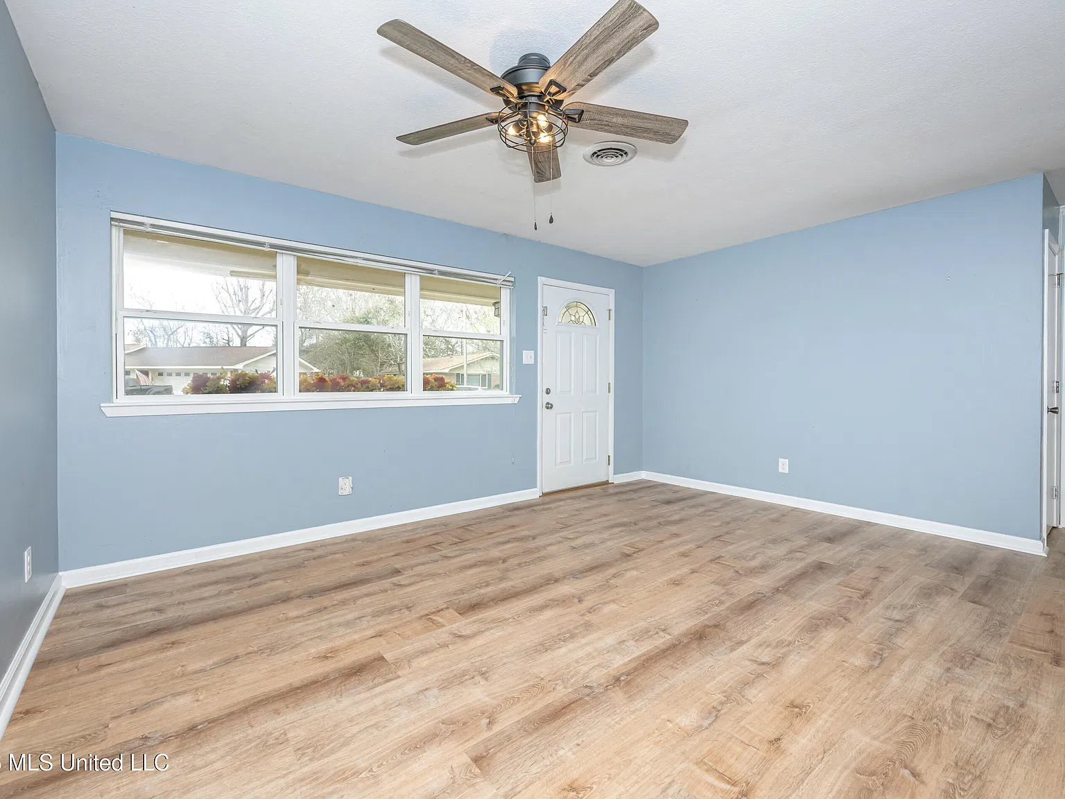 3 bed, 2.0 bath, 1264 sqft, $1,750 — Photo 3