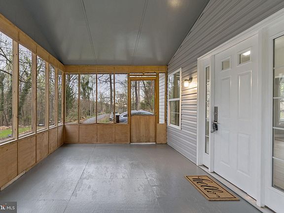 5th image of 28 Heavenwood Ln