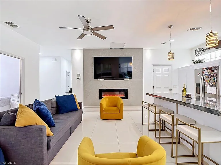 10735 San Tropez Cir — Photo 2
