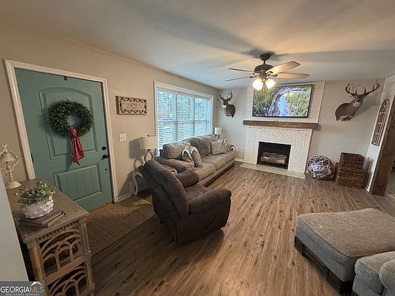5th image of 411 Ridgecrest Dr