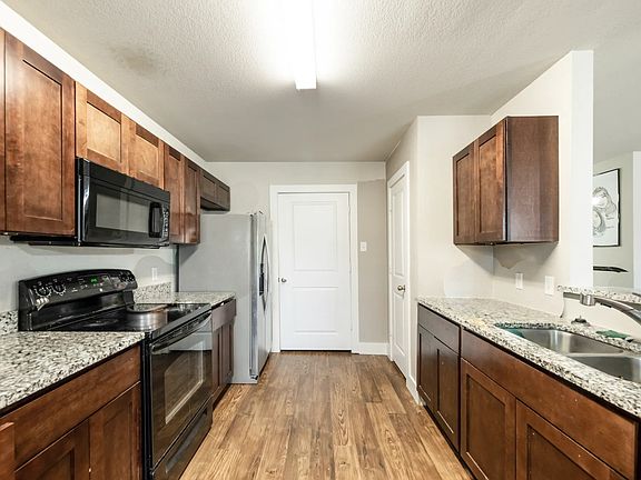 5th image of 3807 Alsbury St