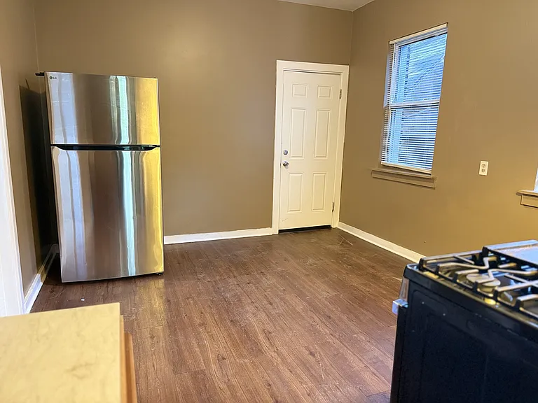 8833 S Exchange Ave — Photo 15