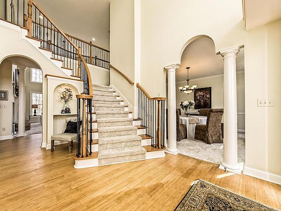3rd image of 9823 Archer Ln
