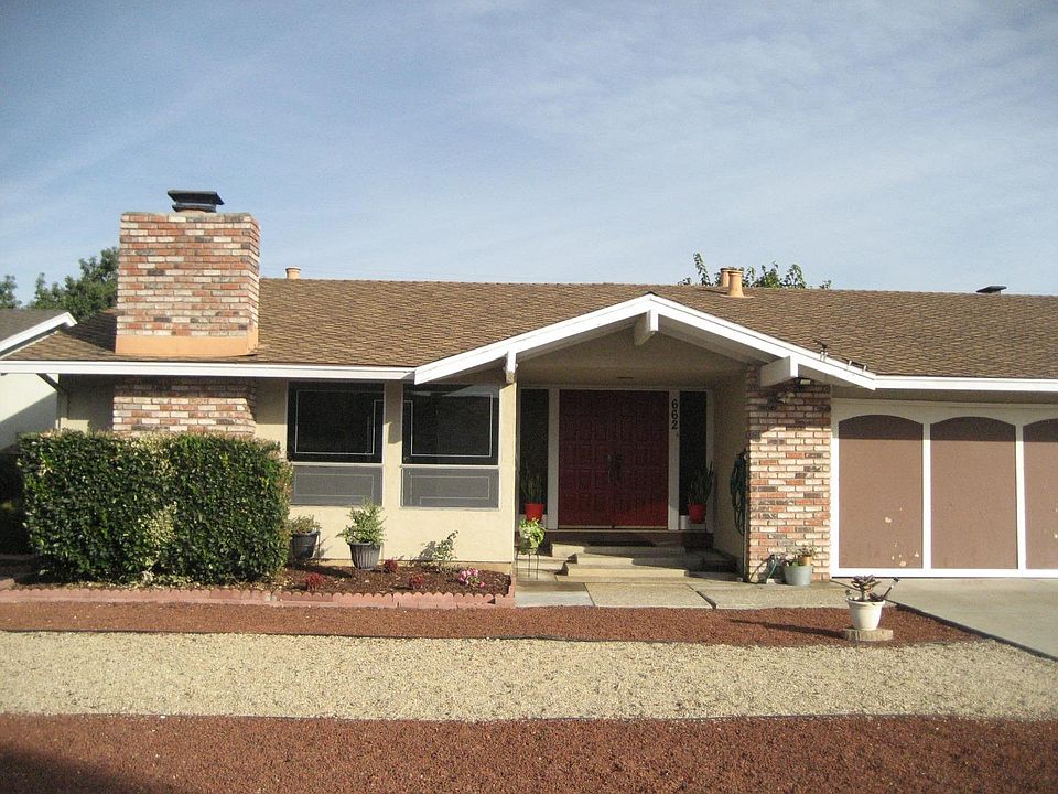 1st image of 662 Chatsworth Pl