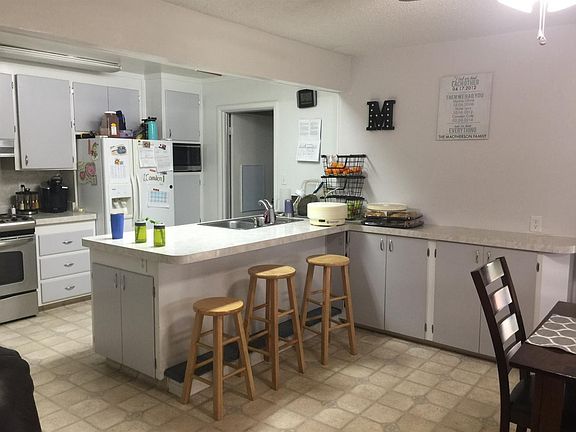 3rd image of 579 Sperbeck Way