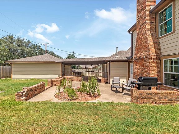 5th image of 2513 Broadmoor Dr