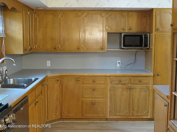3rd image of 315 N Carole Dr
