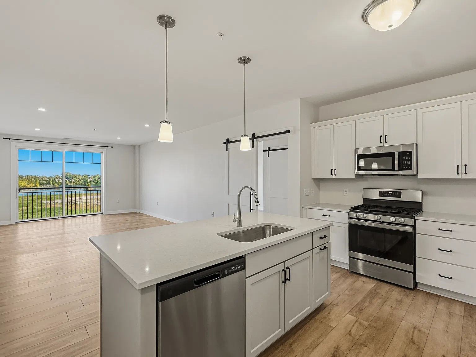 2 bed, 1420 sqft, $3,400 — Photo 2