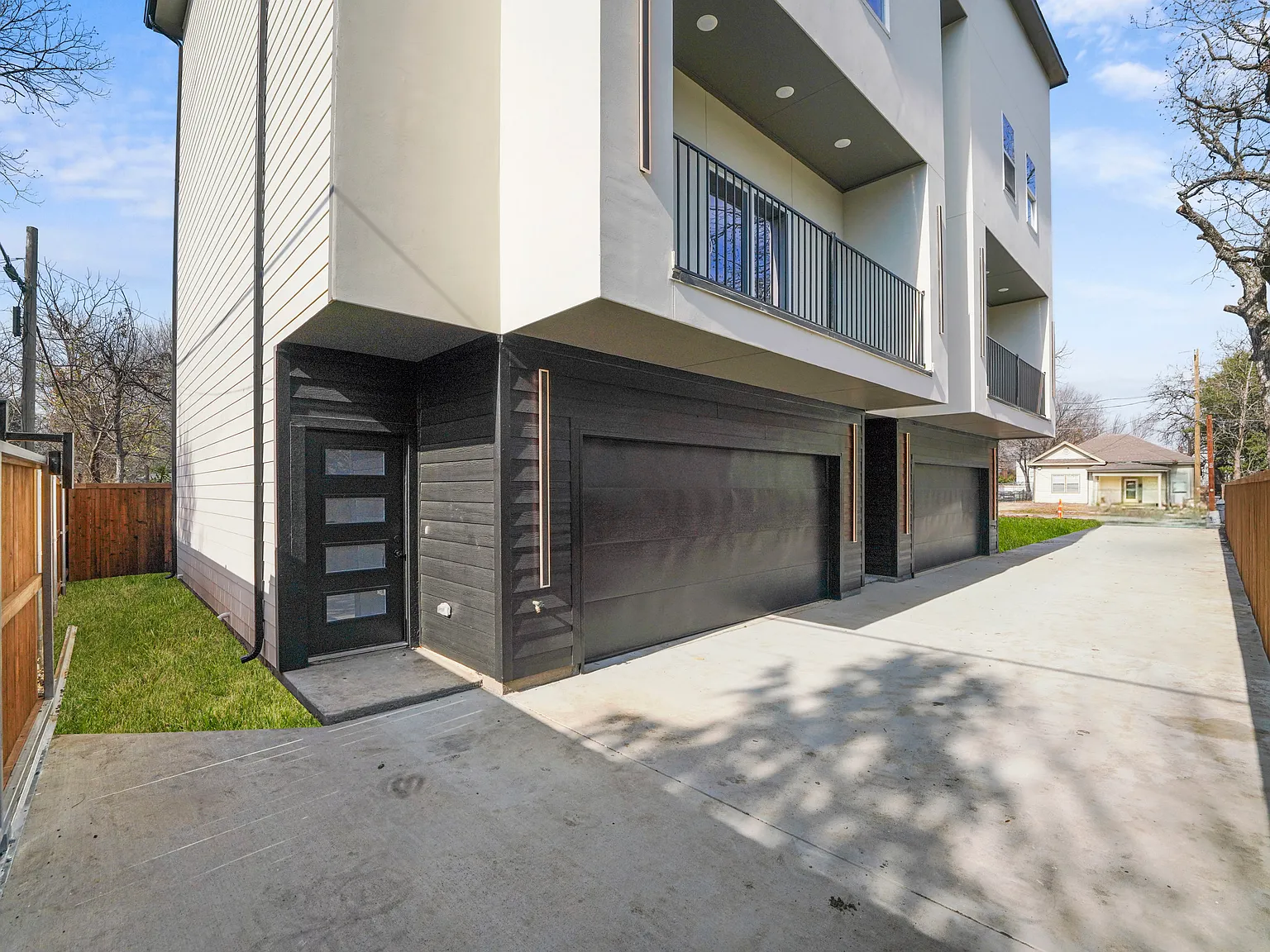 3 bed, 2.5 bath, 1800 sqft, $3,295 — Photo 2