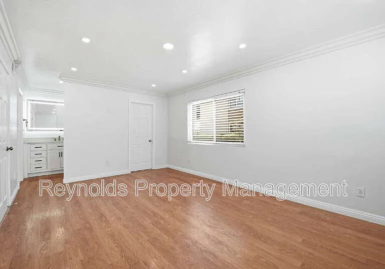 633 R Ave #35 — Photo 10