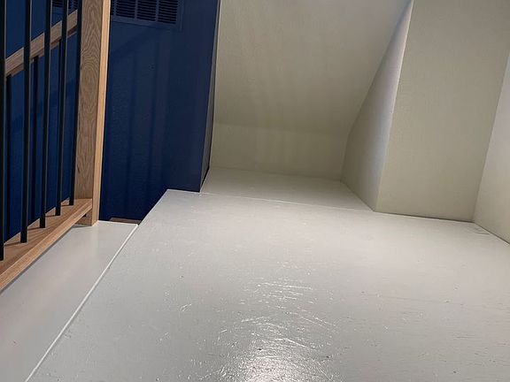 5th image of 223 Maggie St
