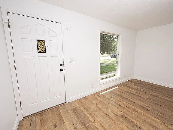 2nd image of 547 N 200 W #547
