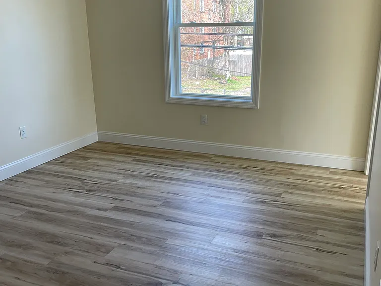 558 Winchester Ave — Photo 20