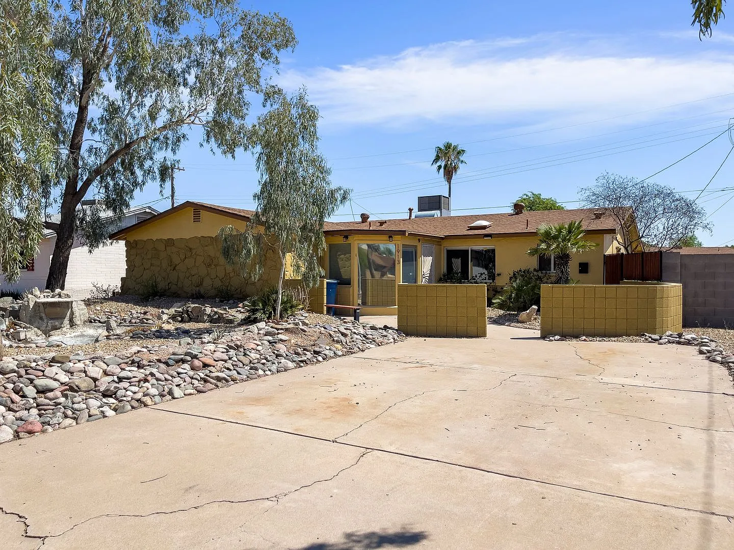 1913 E El Parque Drive — Photo 2