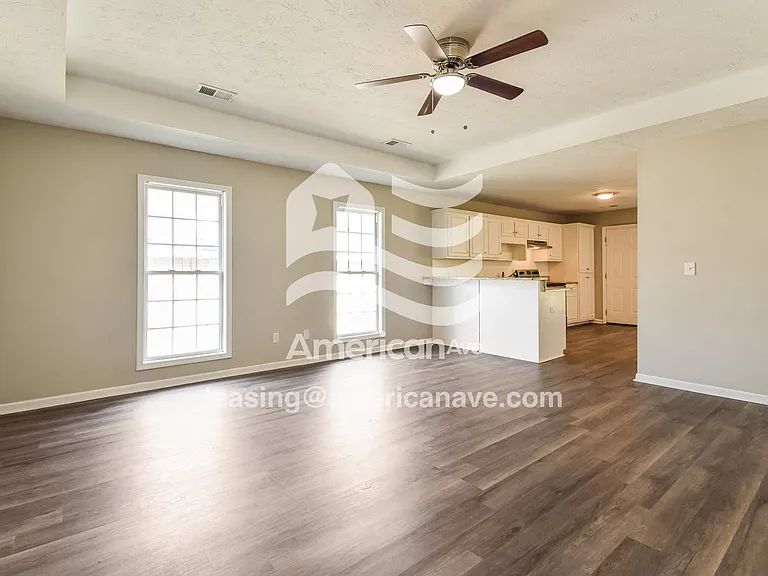 1346233_003_wm_-_living_room_13590187.jpg
