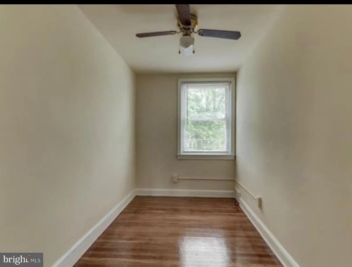 3 bed, 1.0 bath, 1152 sqft, $1,900 — Photo 2
