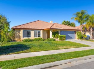 833 Empressa Ct, Hemet, CA 92543