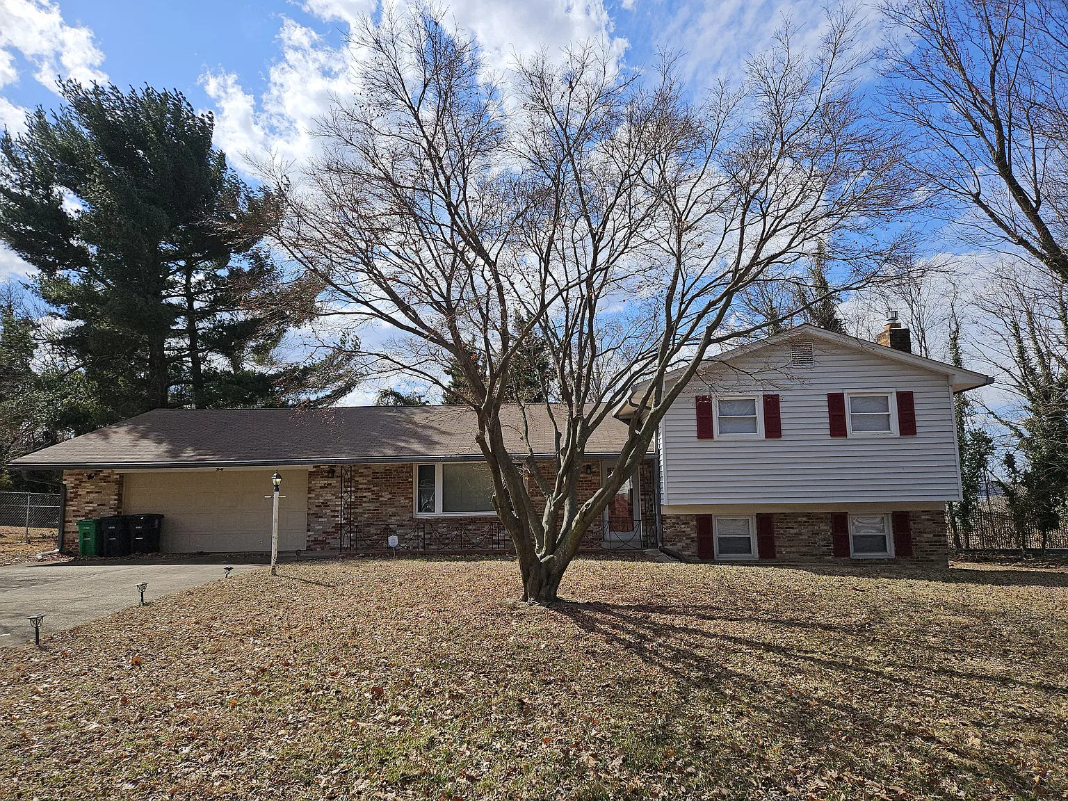 4 bed, 2.5 bath, 2329 sqft, $4,000 — Photo 1