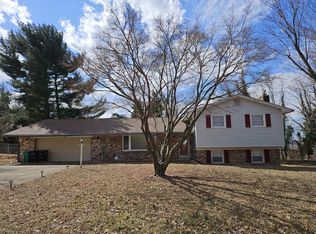 40 Alexandria Dr, Oxon Hill, MD 20745