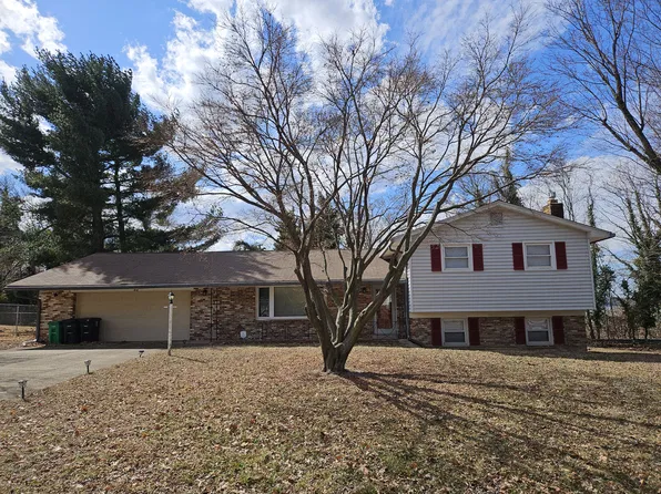 40 Alexandria Dr, Oxon Hill, MD 20745