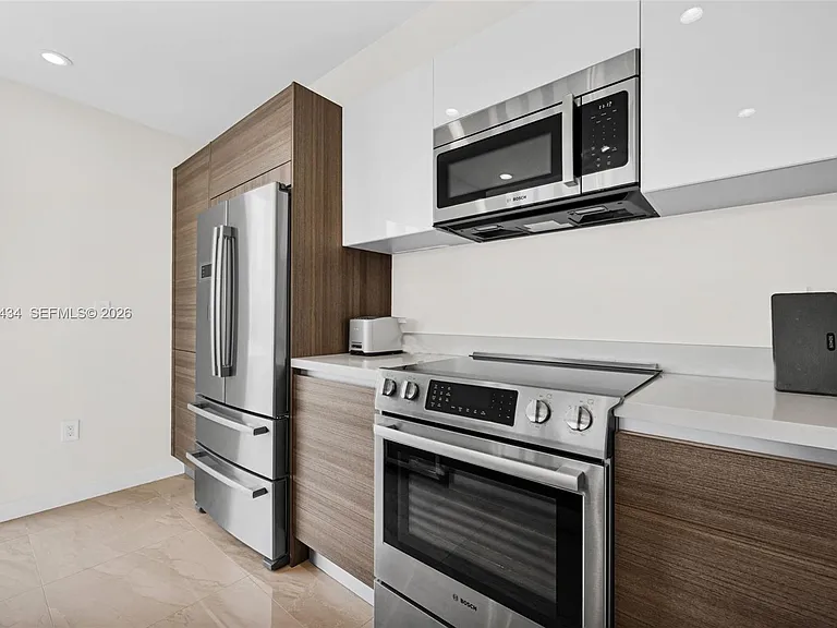 1900 SE 2nd St #301 — Photo 15