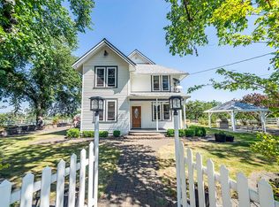 605 Meridian Rd, Eagle Point, OR 97524