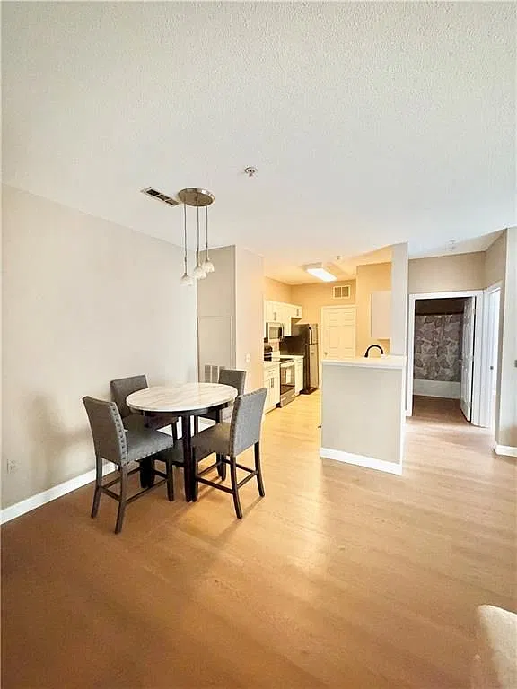 1 bed, 1.0 bath, 772 sqft, $1,800 — Photo 3