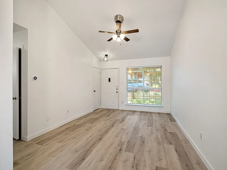 1015 E Yager Ln #147 — Photo 7