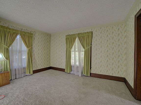 5th image of 221 E Ash St