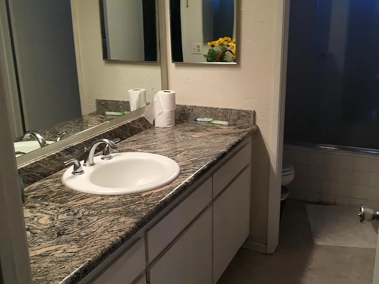 1721 Van Horne Ln — Photo 4