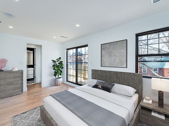 4th image of 2716 Gillmore St
