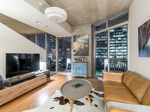 2nd image of 301 Demonbreun St Unit 1209