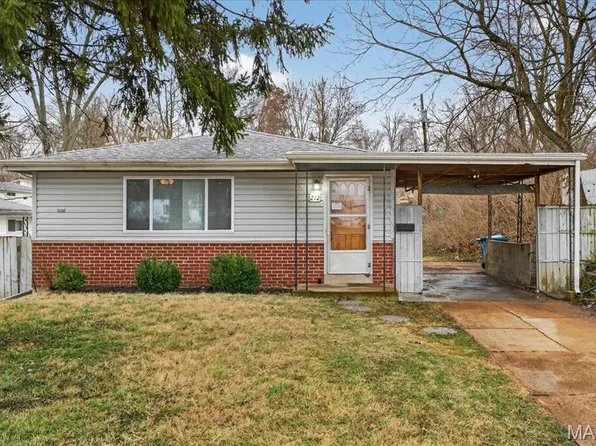 212 Lakeside Dr, Ballwin, MO 63021