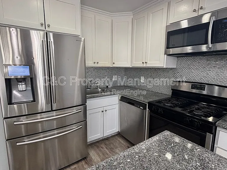 533 W 23rd St #9 — Photo 2
