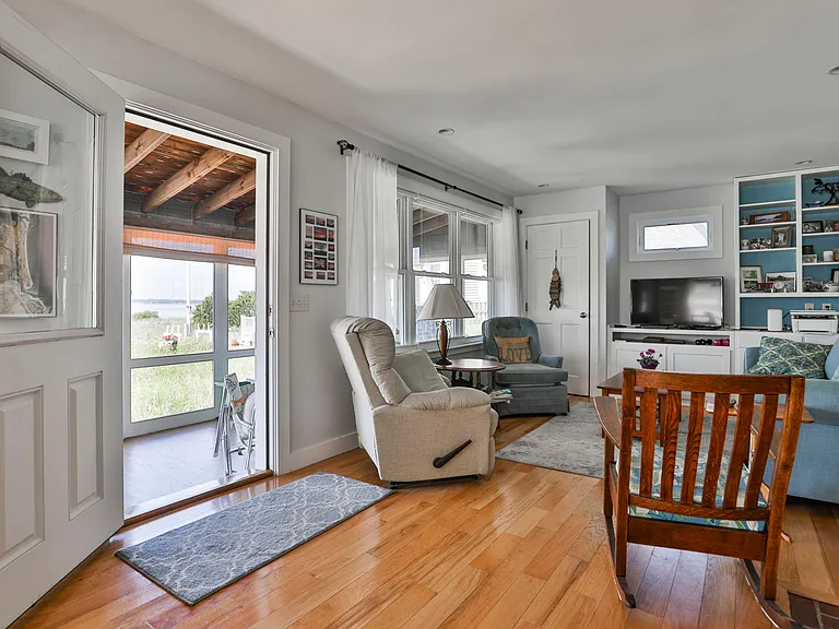 17 Harbor St — Photo 11