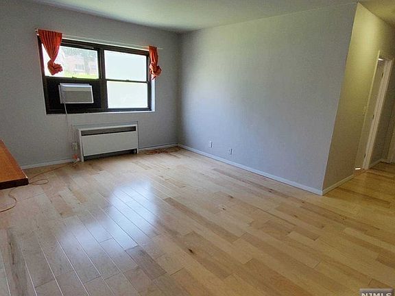3rd image of 420 Fairview Ave APT 1G