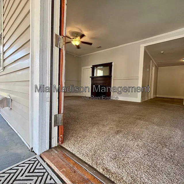 2 bed, 1.5 bath, $1,600 — Photo 3