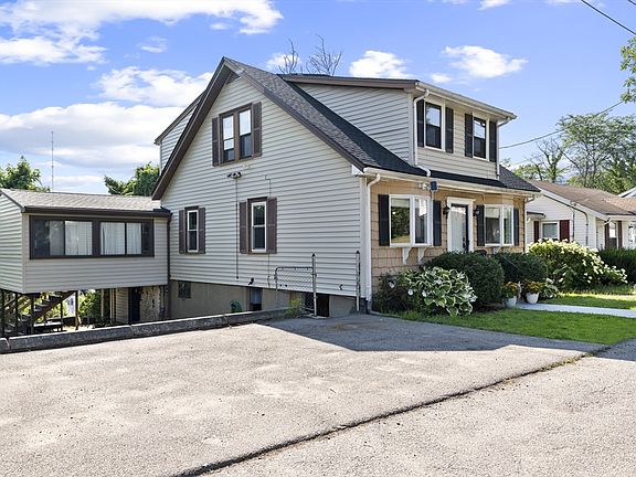3rd image of 35 Perkins St