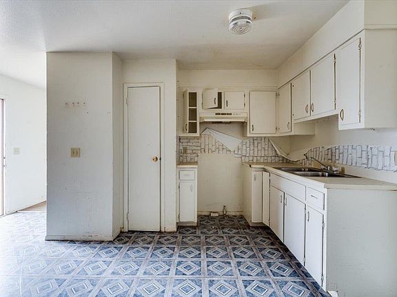 5th image of 1607 E Catalina St