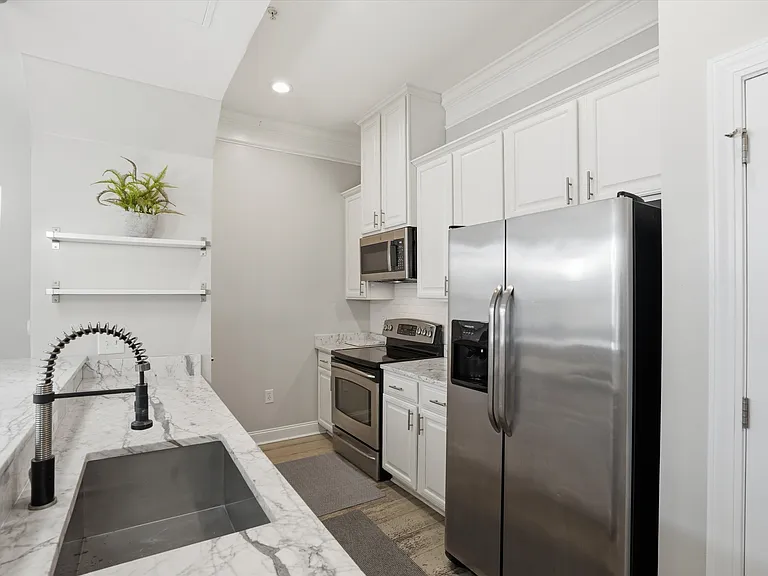 200 River Landing Dr #B102 — Photo 15