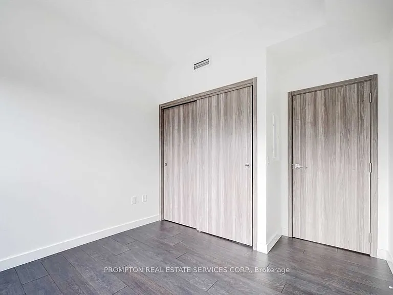 85 McMahon Dr #806 — Photo 4