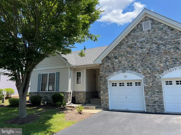 31 Meadowlark Dr, Hamilton, NJ 08690