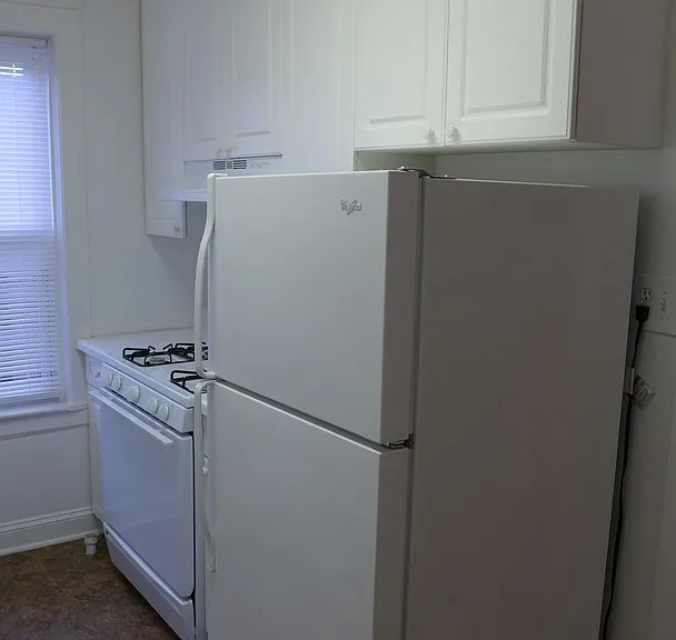 Linder/ Lawrence Apartments — Photo 18