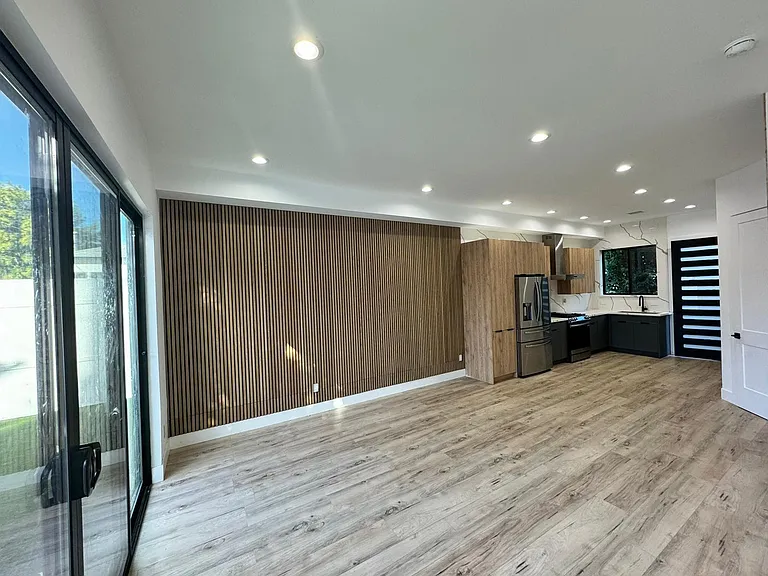 7434 Penfield Ave — Photo 3